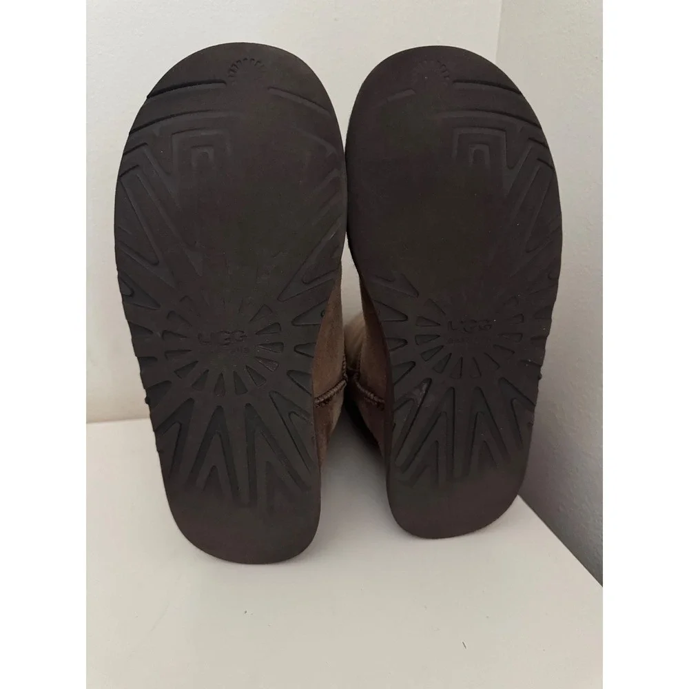 UGG Australia Classic Short 5825 Brown Sheepskin Boots Womens 8
